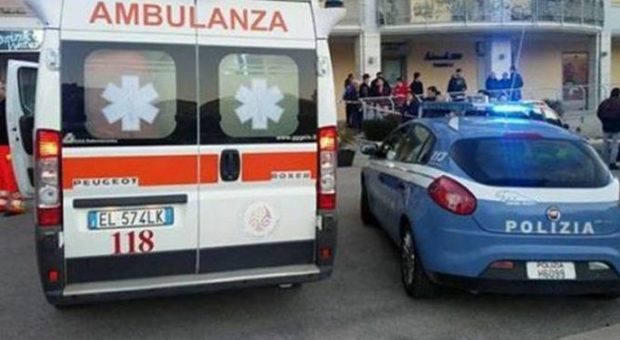 Strangola la madre e chiama la Polizia: “Venite, ho ucciso mia mamma”