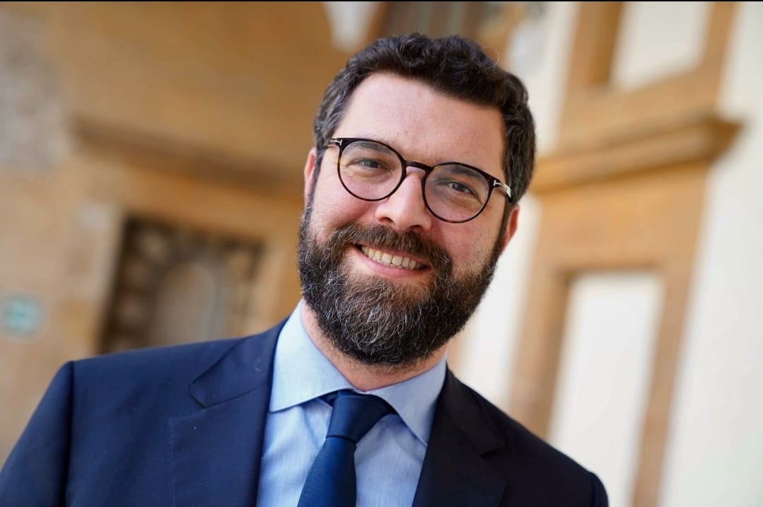 Aumenti stipendi ARS. M5S a De Luca: “Basta sceneggiate, potete rinunciare all’adeguamento”