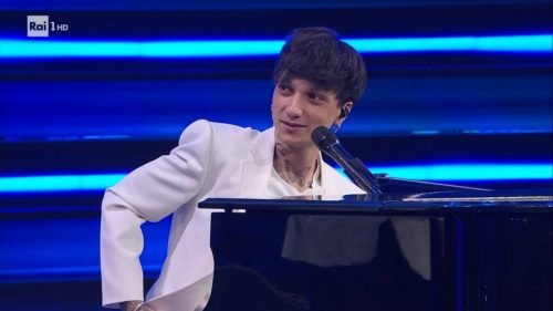 Ultimo, ‘non mi fermo, nel 2025 ancora negli stadi’. In Sicilia a Messina