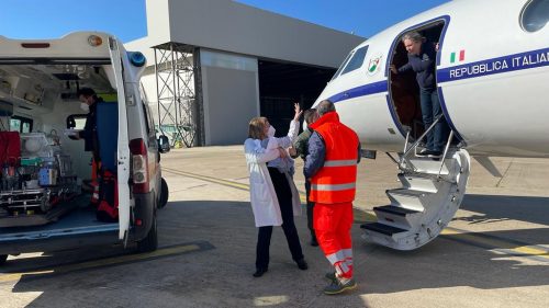 Volo salva-vita da Cagliari a Roma per neonato di 13 giorni. Imbarcato con culla termica su Falcon 50 Aeronautica Militare