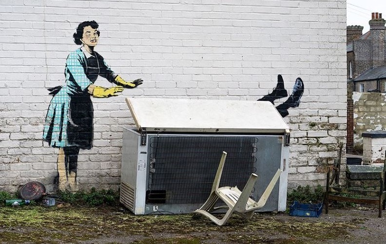 Banksy torna a San Valentino con un murales contro la violenza sulle donne