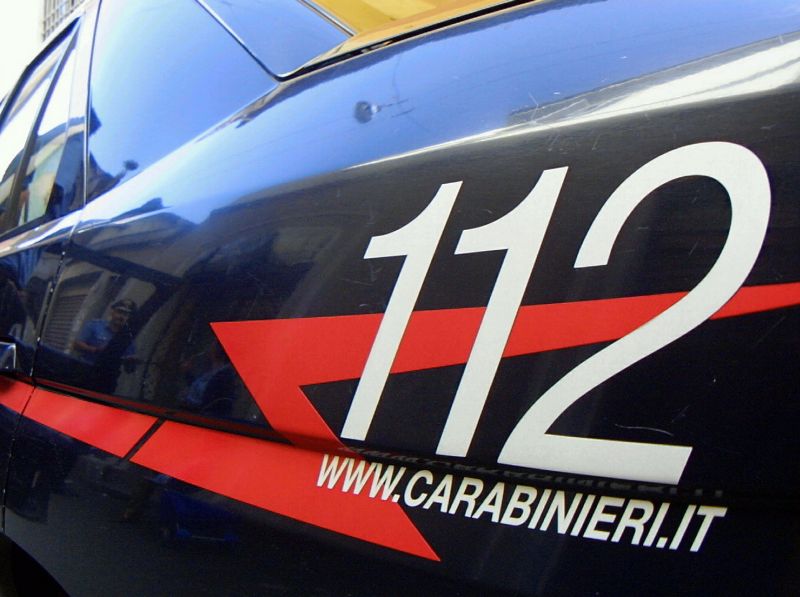 Sperona l’auto dell’ex collega di lavoro che era andato a denunciarla ai Carabinieri per atti persecutori: arrestata