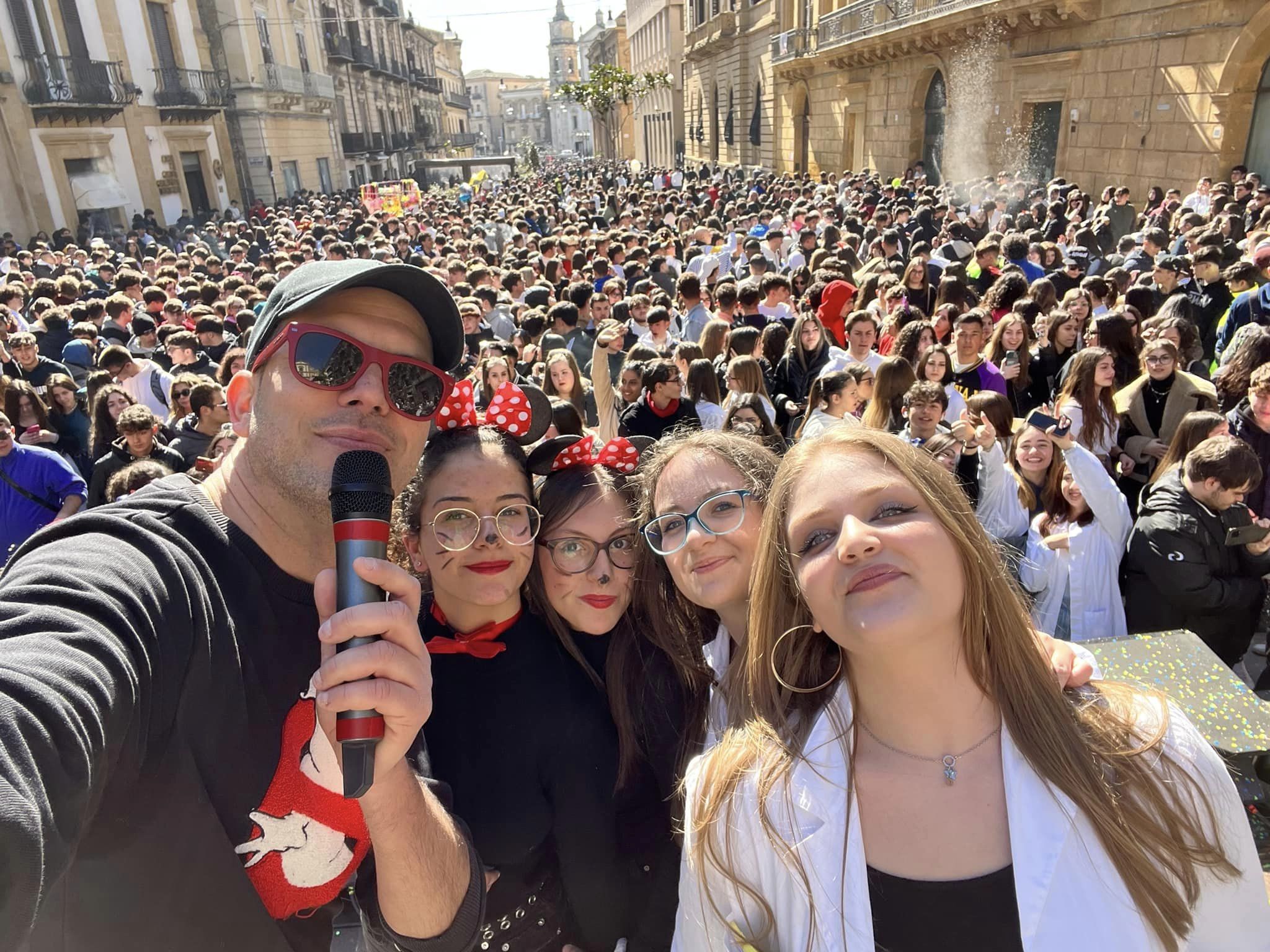 Carnevale a Caltanissetta: tra Dj Set e “trenini” 2 giorni di festa in piazza per gli studenti