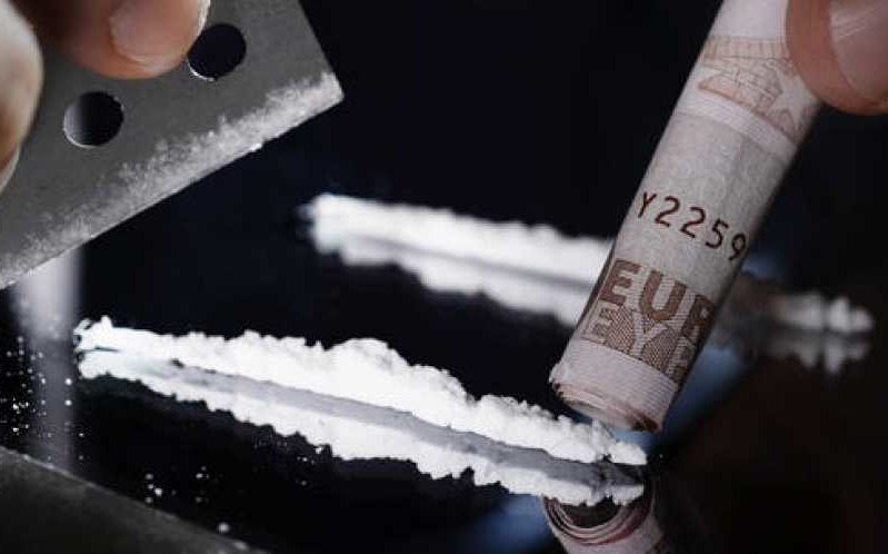 Vigile urbano si faceva pagare le multe in contanti per comprarsi la cocaina