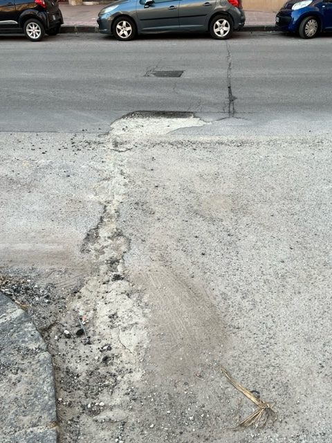 Caltanissetta. Segnalate criticità in via Amico Valenti: “Intervenga il Comune”