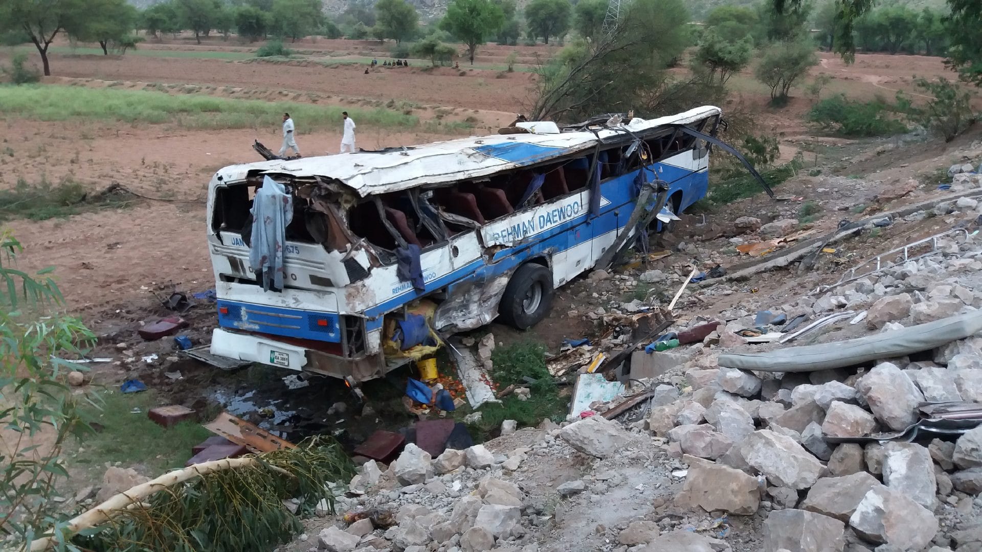 Pakistan: si ribalta autobus, almeno 13 morti e oltre 60 feriti