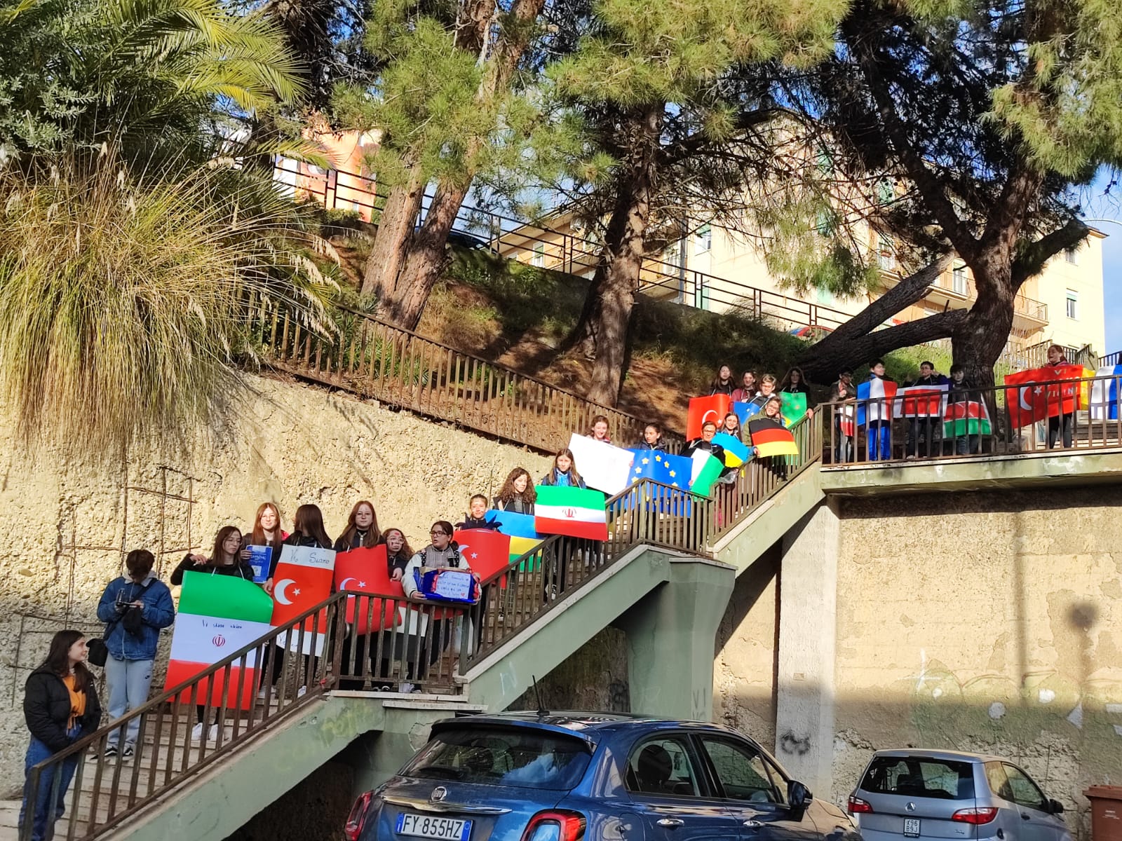 Caltanissetta. Alunni dell’Istituto Martin Luther King hanno realizzato costumi di Carnevale sul tema della Pace