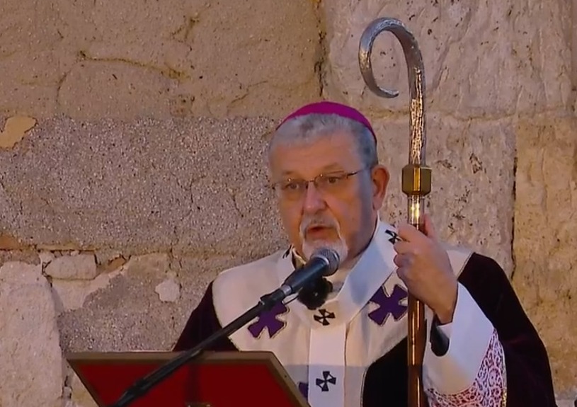 Lampedusa, l’arcivescovo di Agrigento Alessandro Damiano: “Condizioni disumane per i migranti”
