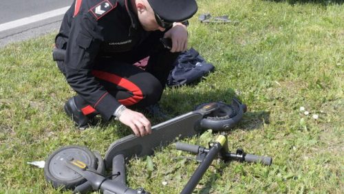 In auto, travolge e uccide ragazzo in monopattino e poi scappa: fermato, la patente gli era stata già revocata per un precedente analogo