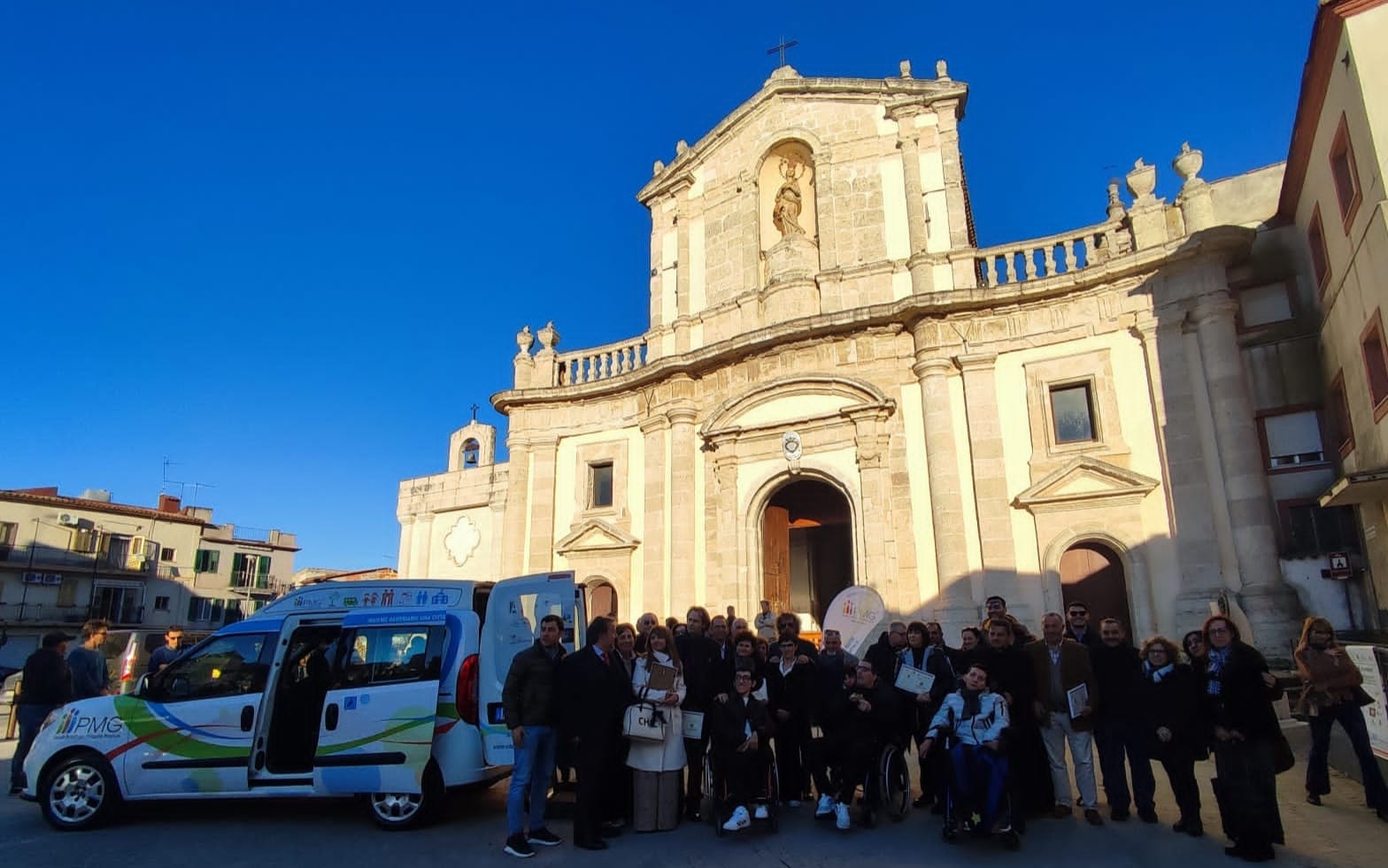 San Cataldo. Inaugurato in Chiesa Madre nuovo veicolo attrezzato per trasporto delle persone con fragilità