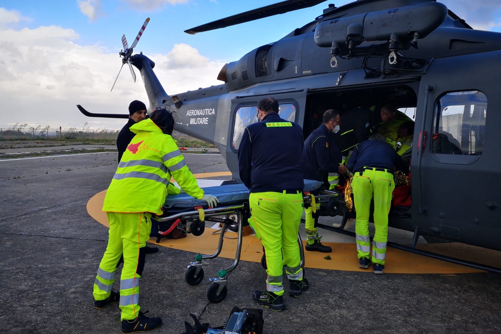 Sicilia. Bimbo si ferisce in barca, soccorso da Guardia Costiera