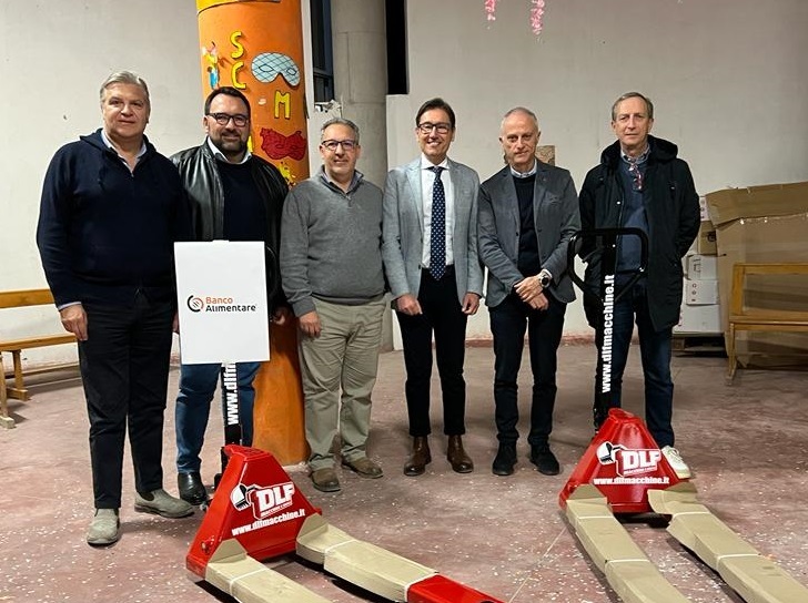 Caltanissetta, Lions e Rotary regalano 2 Transpallet al Banco Alimentare nisseno