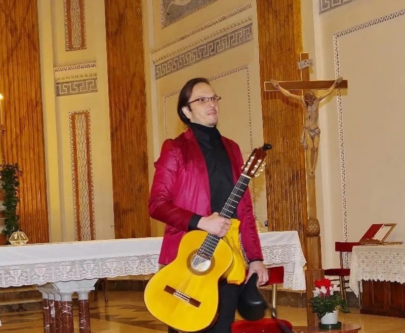 Gela: domenica il chitarrista argentino Carlos Eugenio Santi torna a esibirsi con la sua chitarra