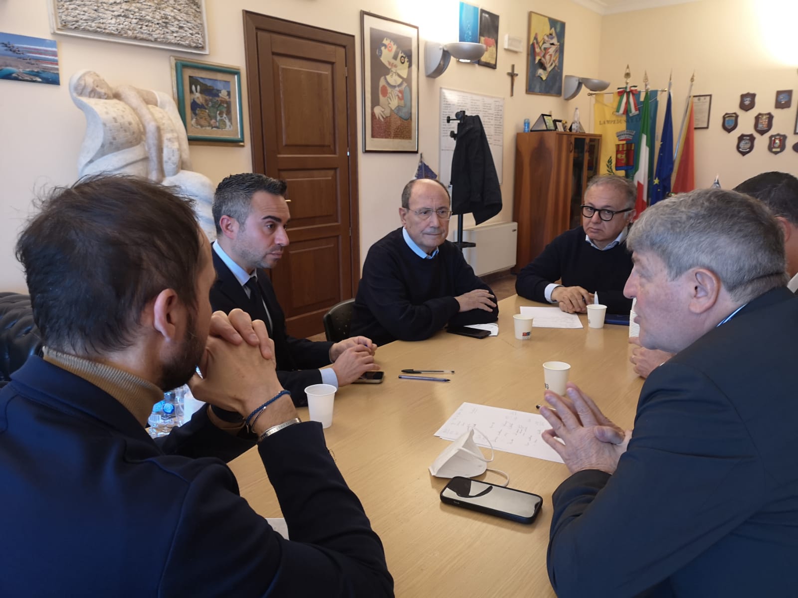 Lampedusa, Schifani in visita sull’isola: «Una grande operazione di solidarietà, adotteremo provvedimenti urgenti»