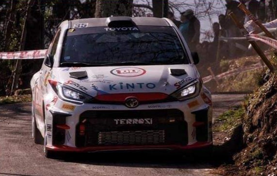 Rally del Ciocco, il nisseno Salvatore Lo Cascio navigato da Rappa terzo nel GR Ya­ris Ral­ly Cup