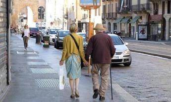 In Italia quasi 1,5 milioni con demenza, le associazioni: “Famiglie lasciate sole”