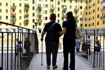 Lavoro domestico, economia invisibile: 1,6 mln di persone occupate, 50% irregolari