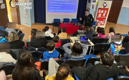 Sicilia, Carabinieri a scuola: “Lezioni di legalità per 200 alunni”