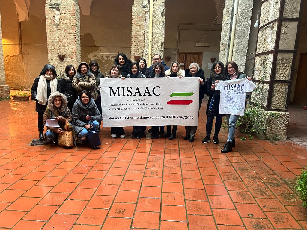 Mussomeli, Flash mob sotto la pioggia di aderenti al Misaac per la loro internalizzazione e stabilizzazione