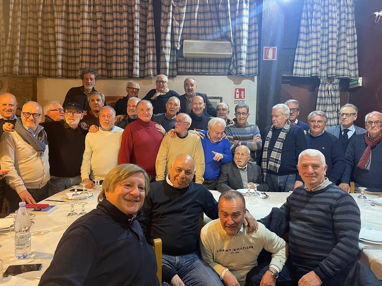 Caltanissetta, festa gioiosa per i 90 anni di Nardo Savoia: ex allievi da tutta Italia…anche dalla Germania
