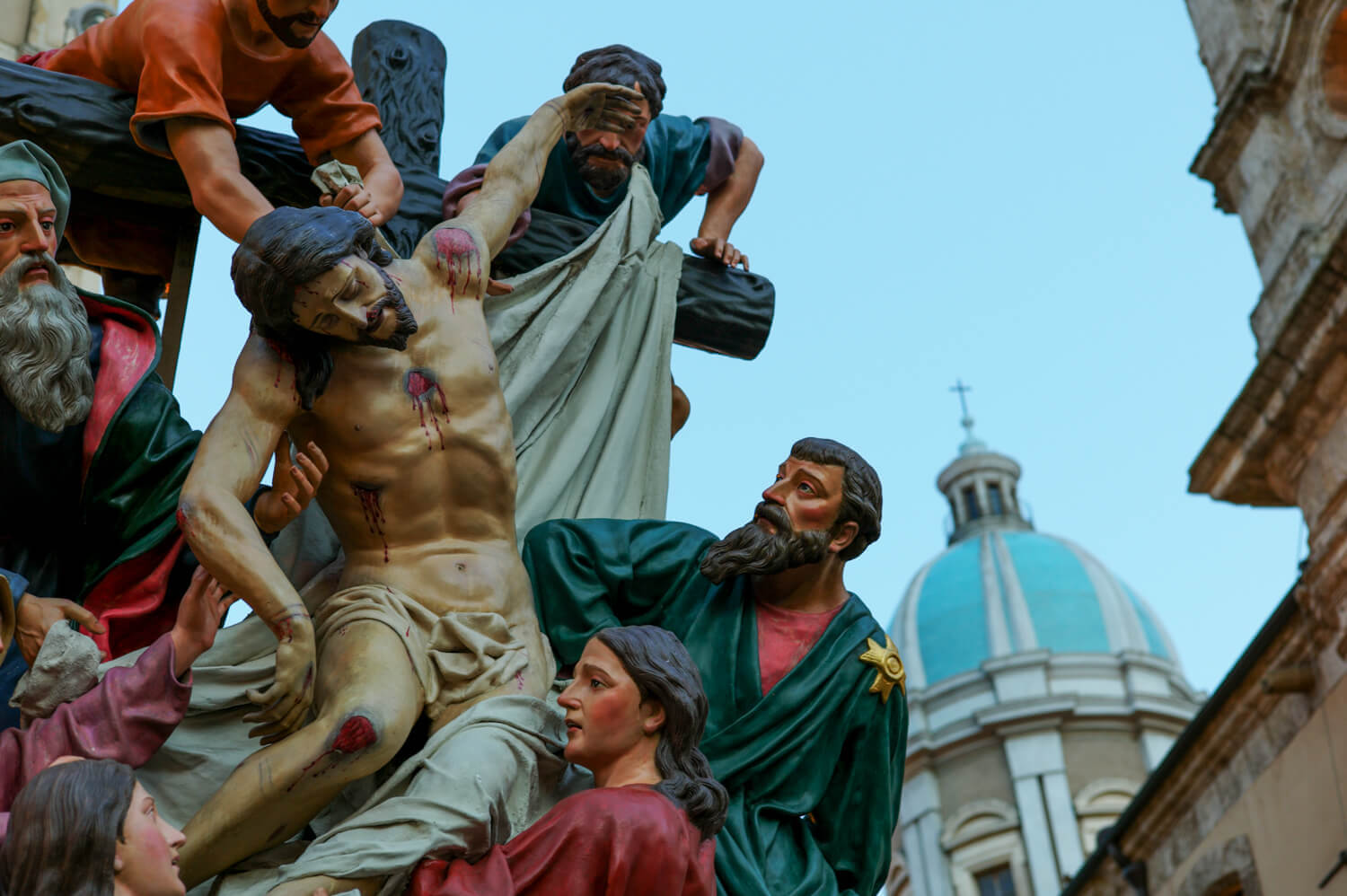 Caltanissetta, venerdì Via Crucis “Contemplando le vare” in Centro Storico