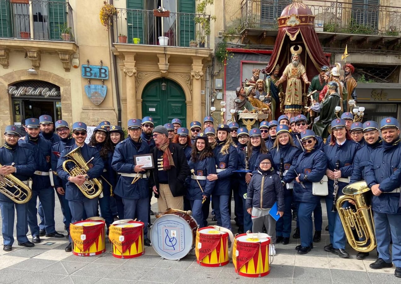 Caltanissetta, domenica marce funebri e i “Carusi” nel concerto spettacolo della Banda Albicocco e la scuola di Aldo Rapè
