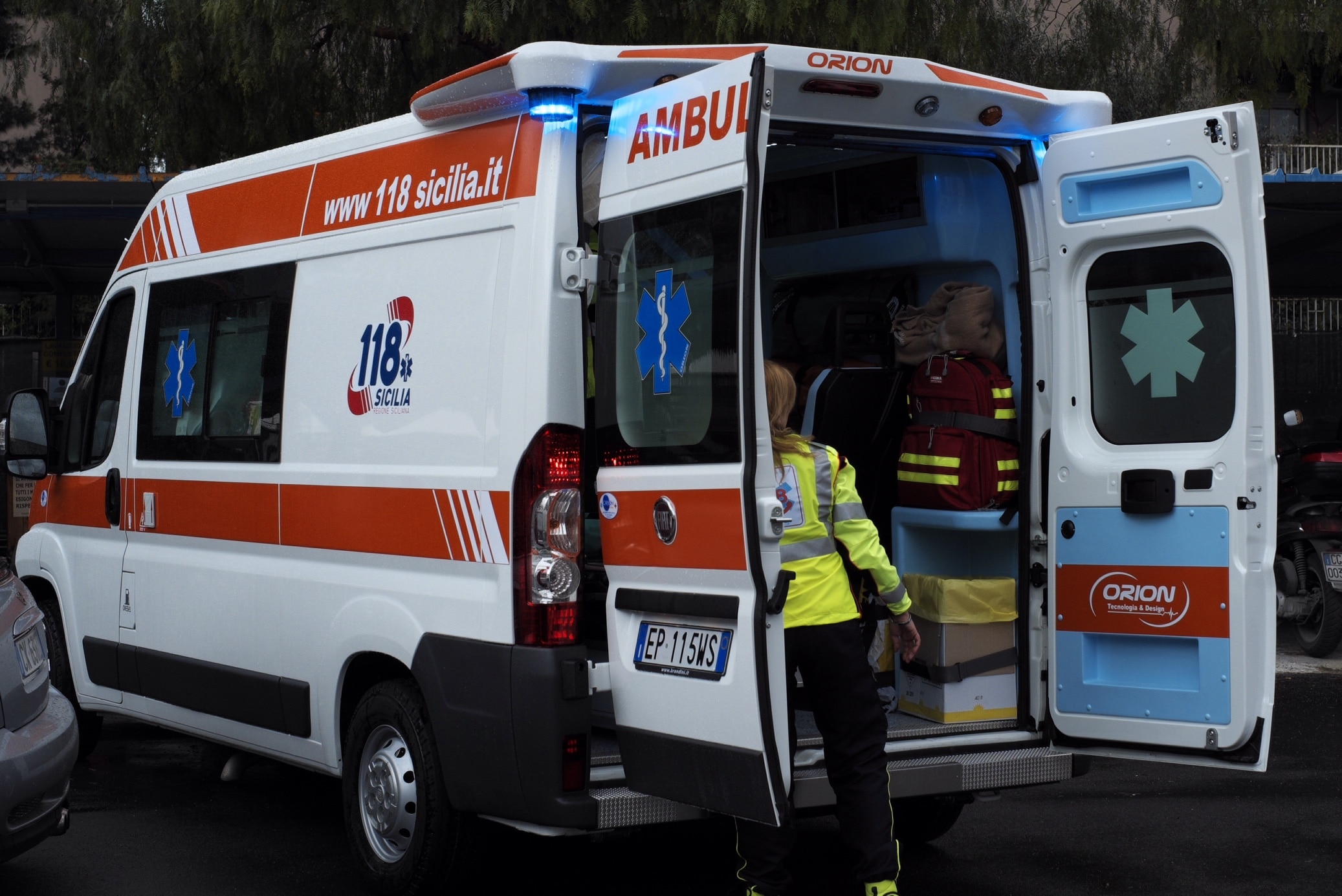 Soccorritori del 118 picchiati da donne in strada a Siracusa