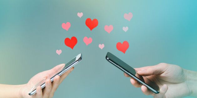 Amore sui social: con falsa identita’ hanno truffato 32 donne sottraendo 400 mila euro, 8 arresti