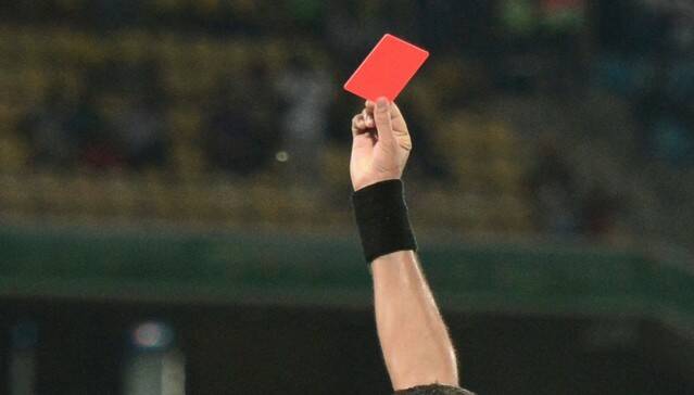 Calcio, 17enne espulso a fine gara “pesta” l’arbitro e gli frattura il setto nasale