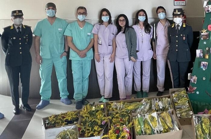 8 marzo: Gdf sequestra 400 mimose, donate a reparto ospedale per operatrici e pazienti di Ginecologia oncologica del Civico