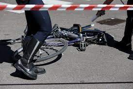 Scontro frontale tra ciclista e motociclista: morti entrambi sul colpo