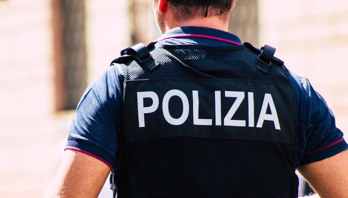 Palermo, panico in città:  Minaccia di farsi esplodere, salvato dal poliziotto negoziatore