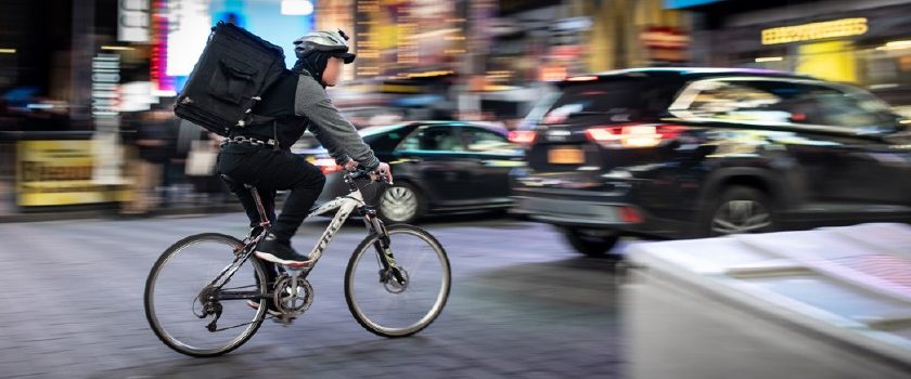 Gela: “Una Casa per i rider” CGIL chiede riparo e servizi per i lavoratori food-delivery