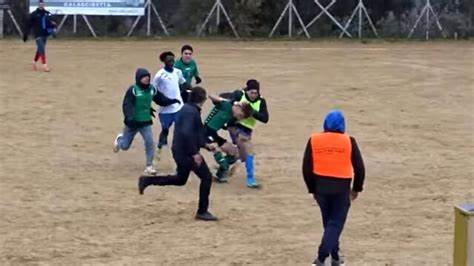 Sicilia, calcio “violento”: VIDEO, arbitro “pestato” a Villarosa in Promozione. Stop di 5 e 3 anni per 3 giocatori