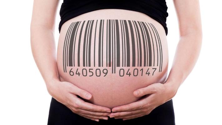 Maternità surrogata, clinica di Kiev: “Qui 30 coppie italiane al mese per un figlio, costo 65mila euro”