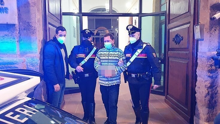 Sparò a genitori e uccise passante che lo aveva guardato “male”: perizia psichiatra, era incapace di intendere e volere