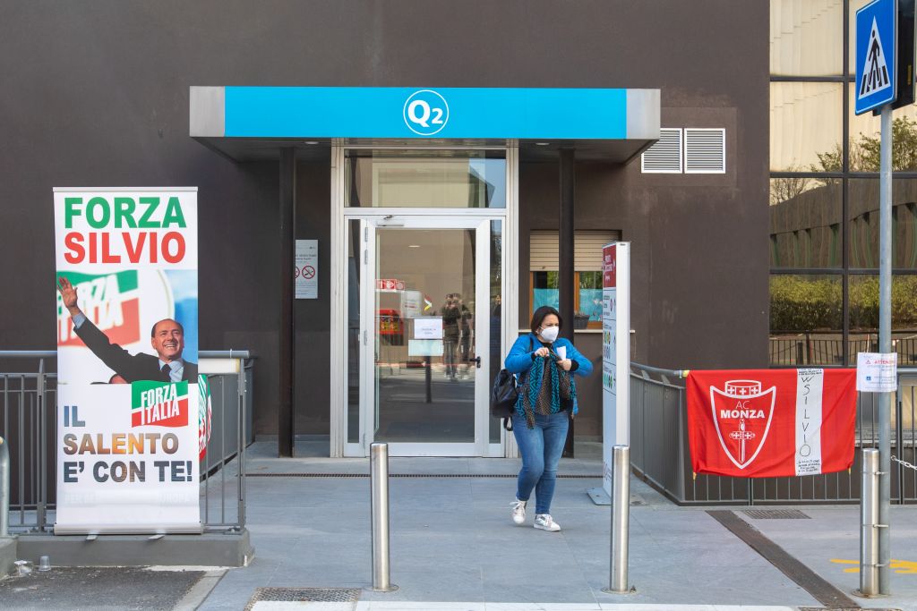 Berlusconi, bollettino: condizioni in lento e progressivo miglioramento