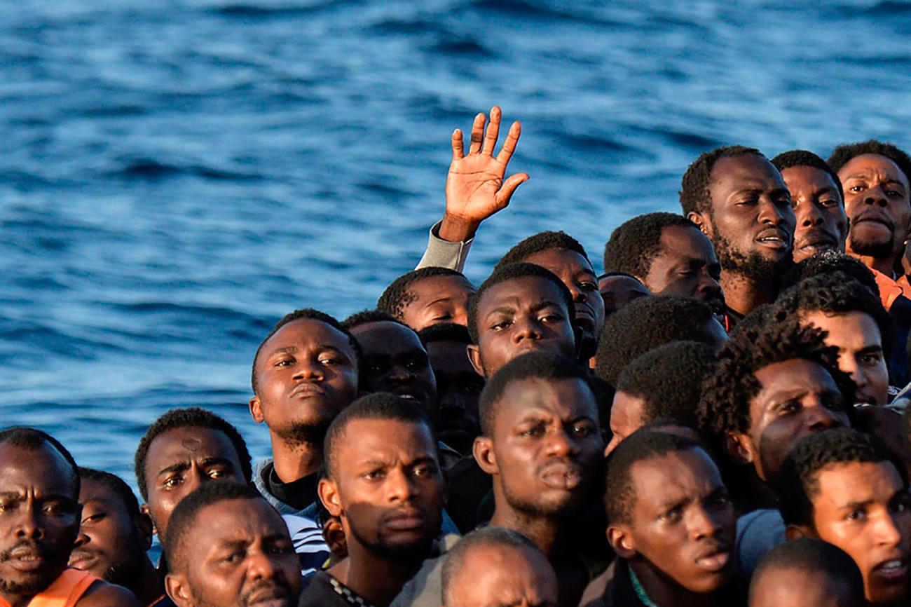 Migranti a Lampedusa: 2500 nell’hotspot. Prefetto: “minori trasferiti entro mercoledì”