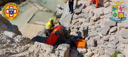 Favignana, turista pisano precipita da scogliera: in azione elisoccorso