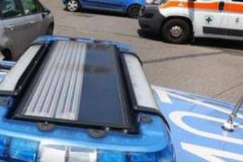 Aggredisce con un taglierino i genitori mentre dormono, arrestato 14enne