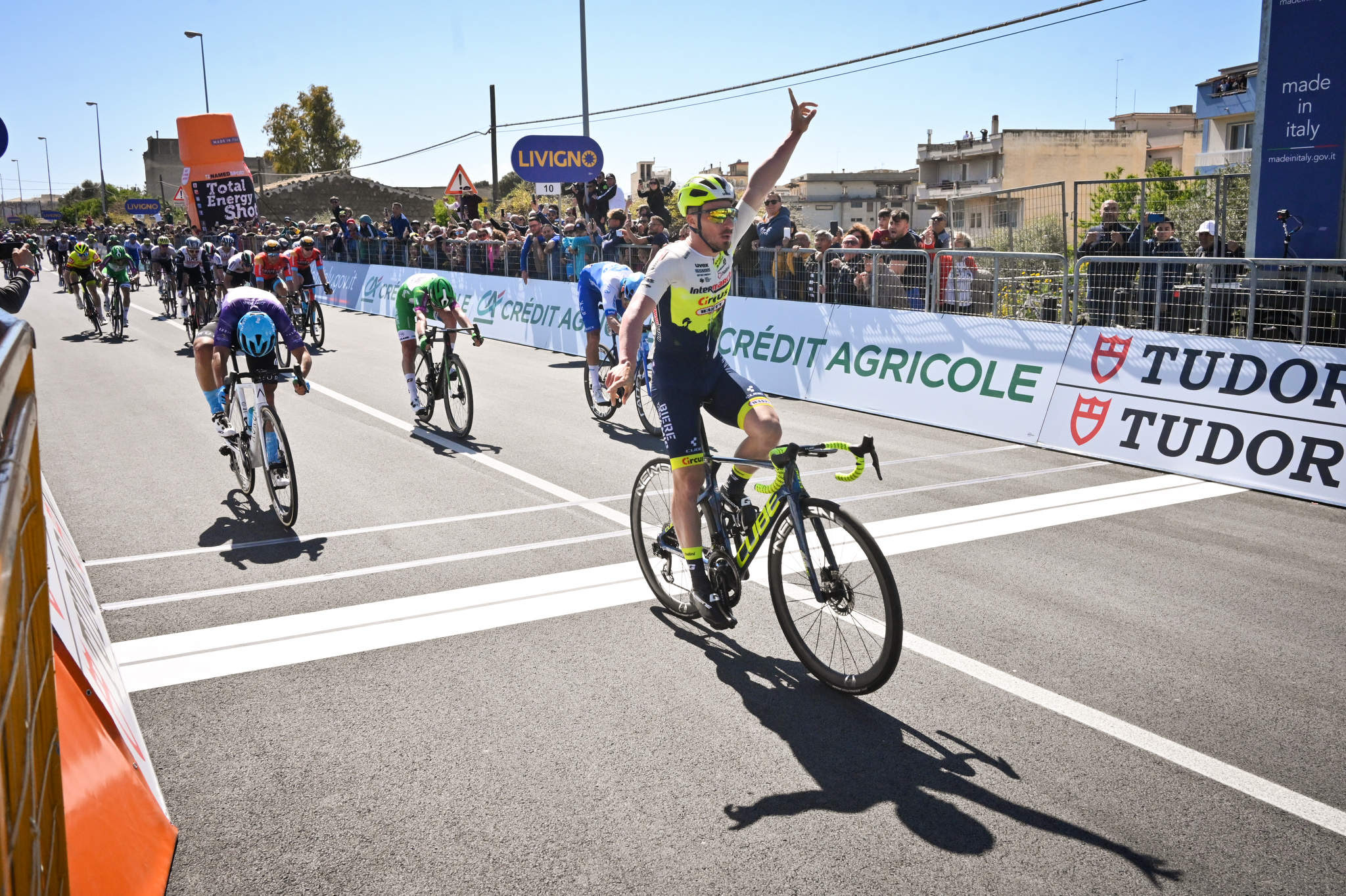 Giro di Sicilia, Niccolò Bonifazio vince la seconda tappa: Fisher-Black è ancora in maglia giallo rossa