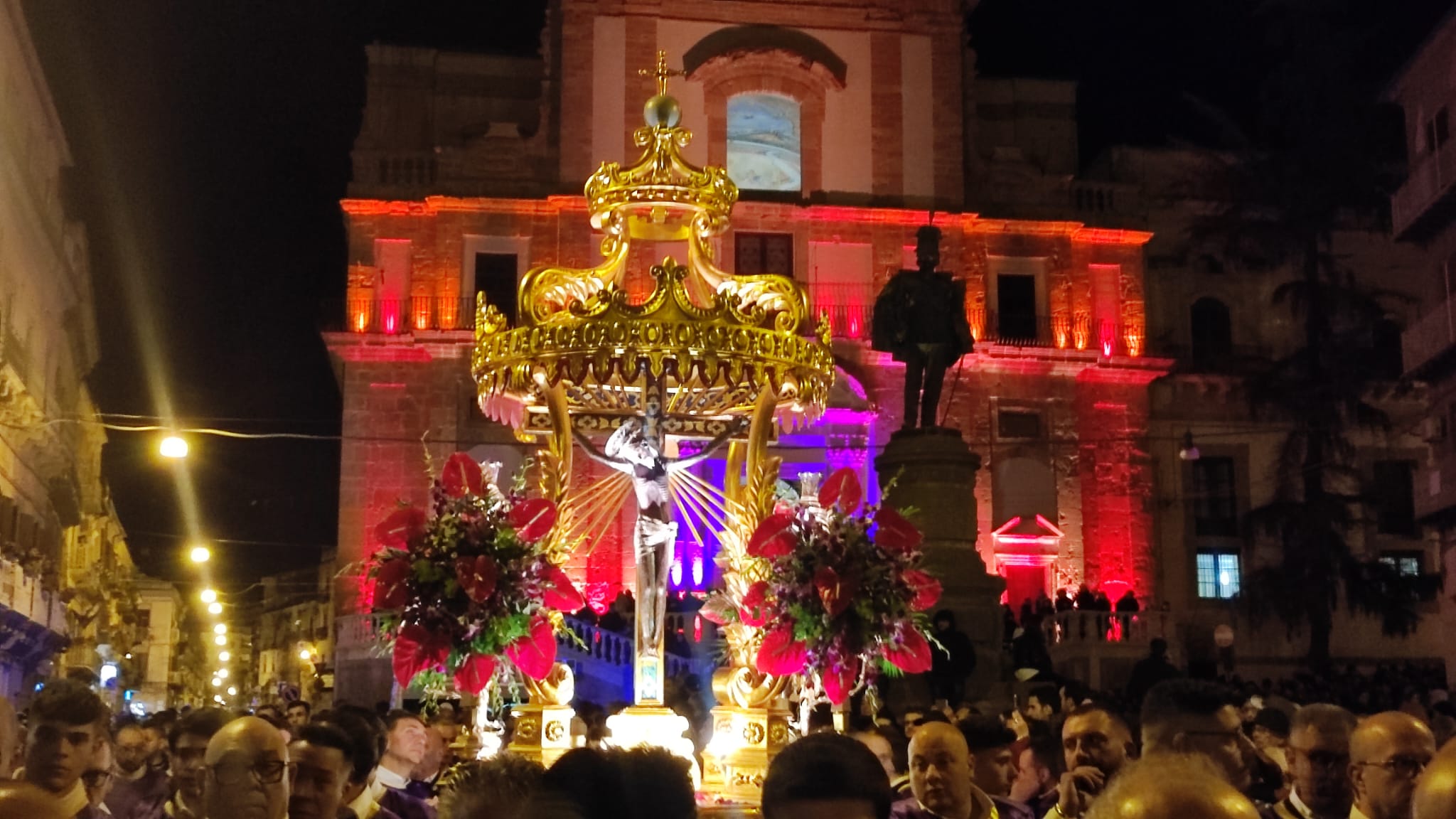 Caltanissetta, la processione del Signore della Città e la devozione al “Cristo Nero”