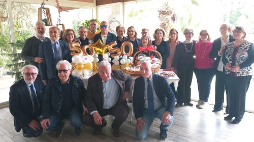 Caltanissetta, a 50 anni dal diploma si sono riabbracciati i “ragazzi” della 5°E del Rapisardi