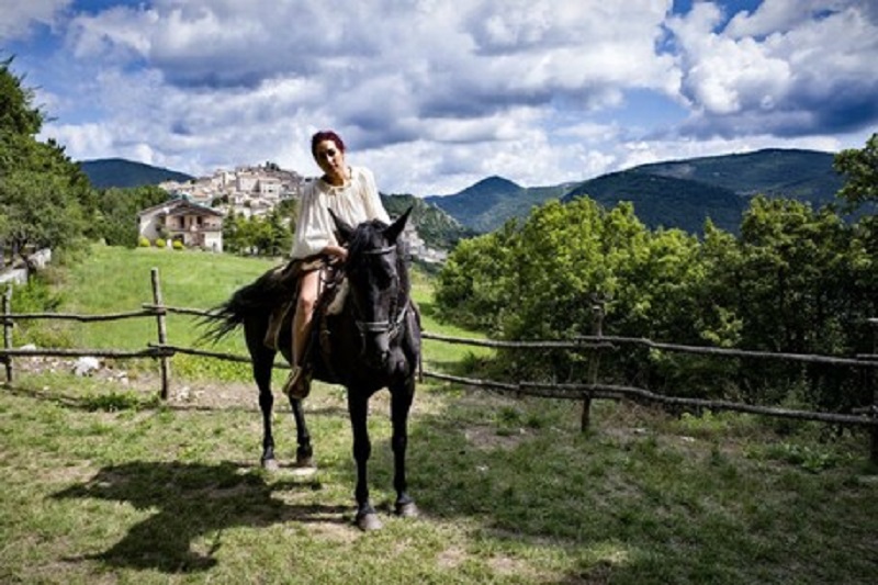I “ritratti medievali” del fotografo nisseno Filippo Sproviero a Monteleone di Spoleto