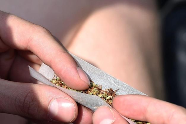 Studente sospeso sino a fine anno scolastico dalle lezioni per uno spinello: il Tar lo riammette alle lezioni