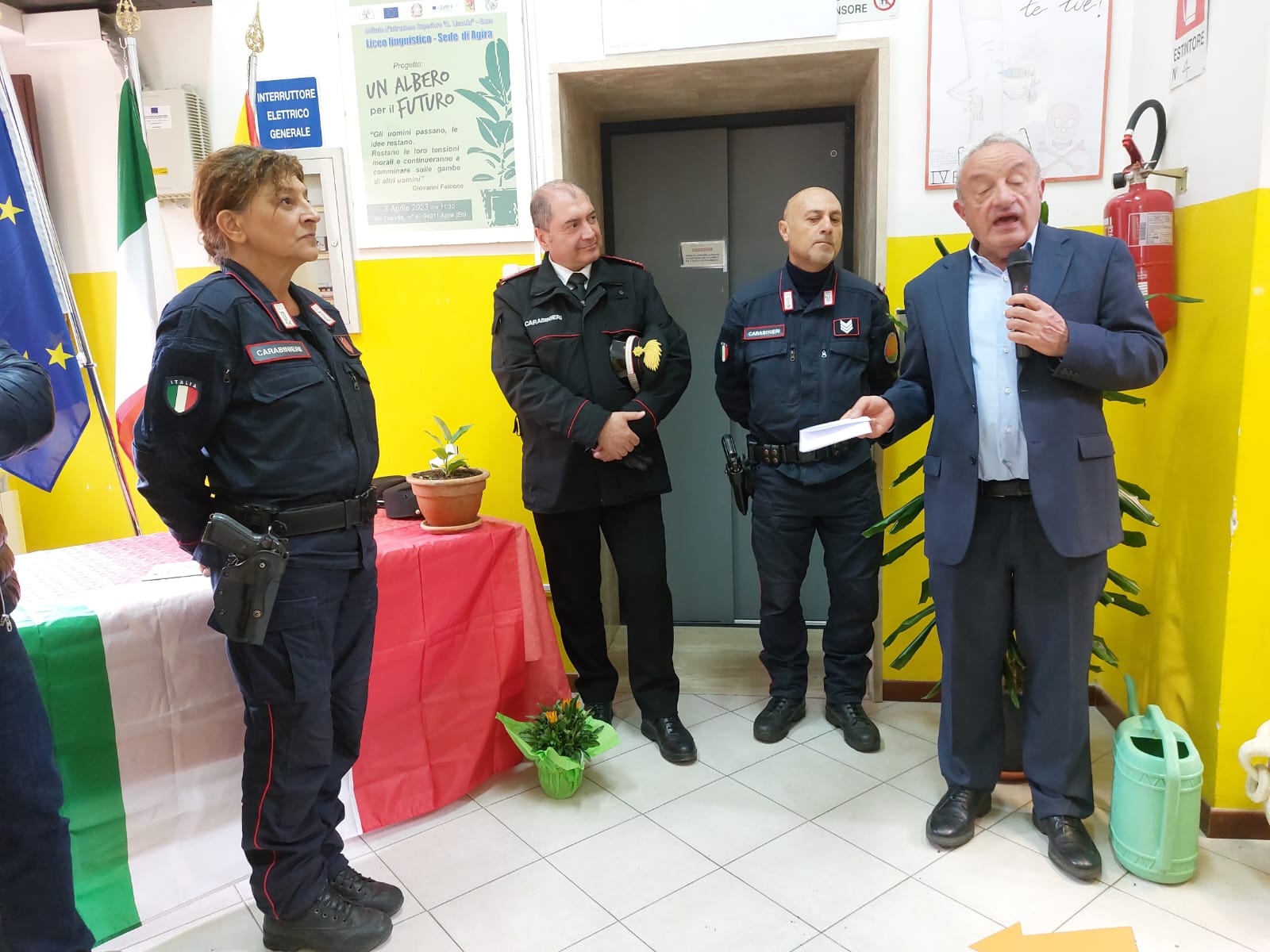 Sicilia, Carabinieri donano una talea dell’Albero “Falcone”