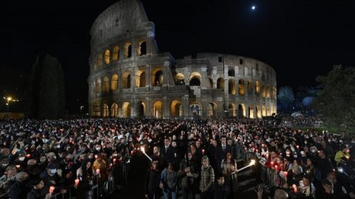 Papa Francesco equipara vittime e aggressori: Kiev delusa dalla Via Crucis