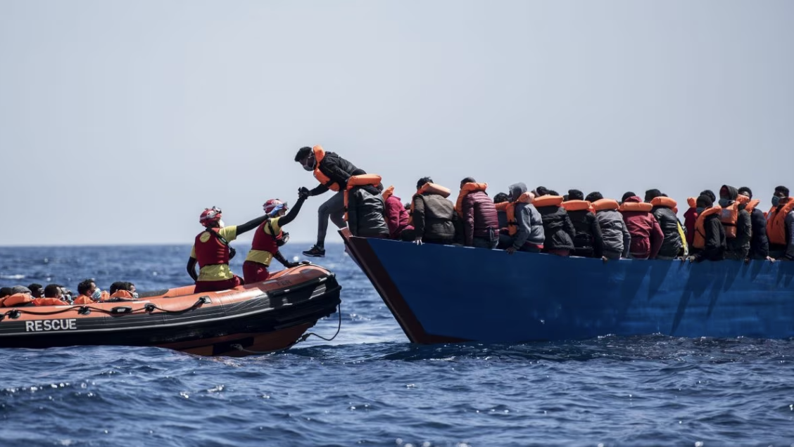 Migranti: sbarcati 113 passeggeri nave Mare Jonio a Pozzallo