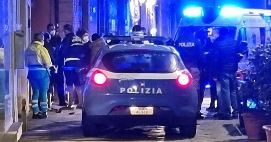Signora perde il cellulare in stazione: la Polizia glielo ritrova sull’autobus di linea
