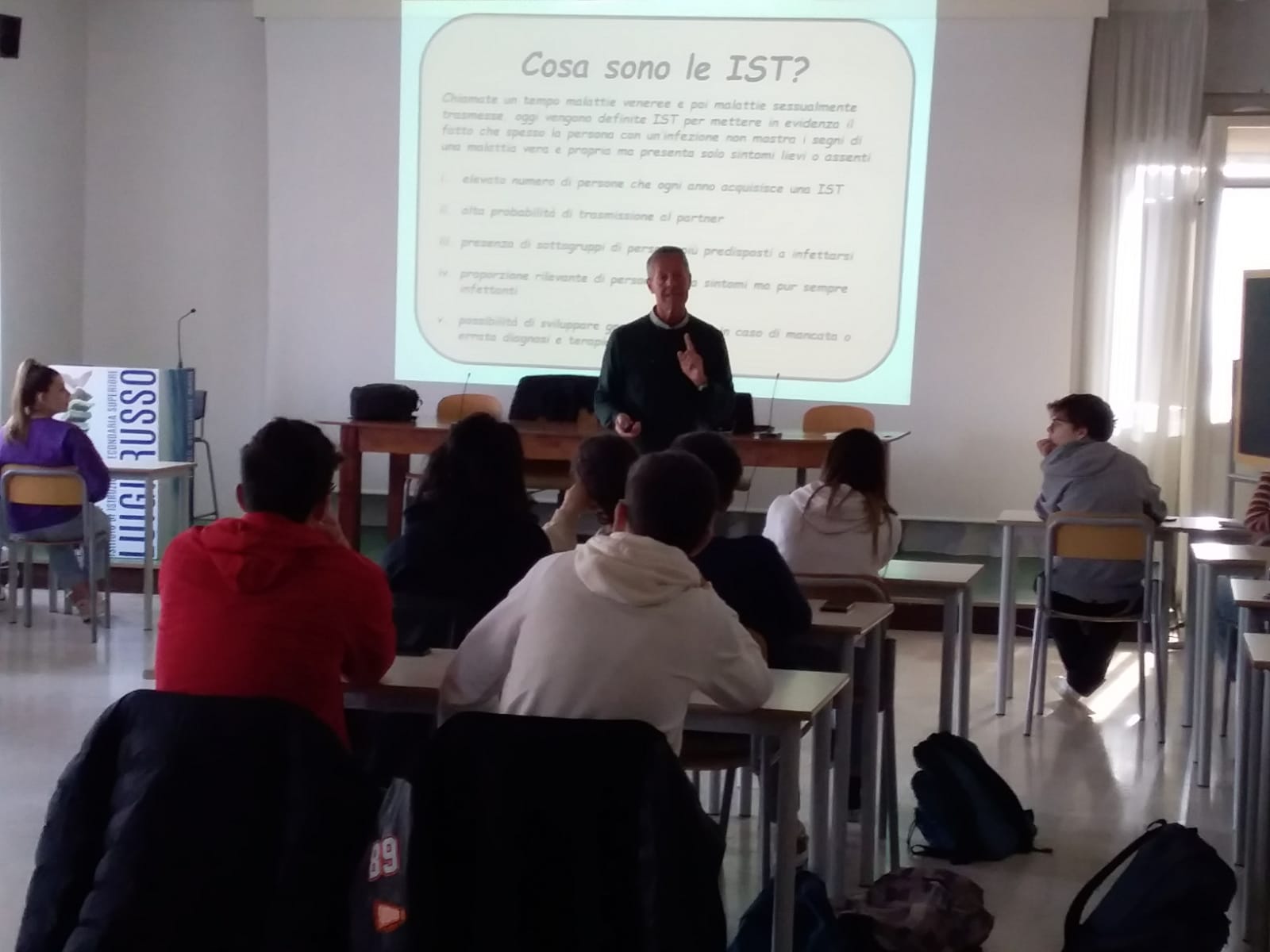 Caltanissetta, al Russo “microrganismi patogeni” al centro del PNRR/PCTO curato con l’Università di Palermo